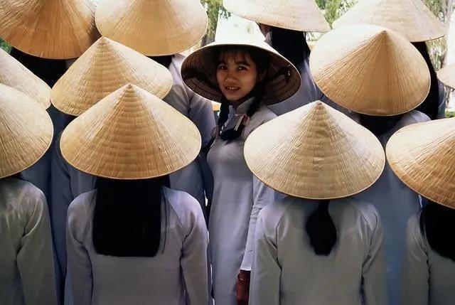 越南經(jīng)濟持續(xù)趕超挑戰(zhàn)解析 從嚴重債務(wù)危機看轉(zhuǎn)變世界工廠策略的硬障礙